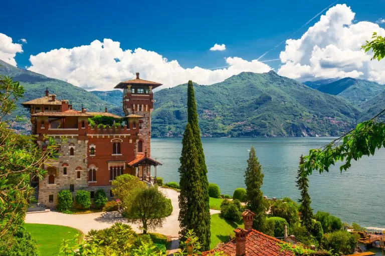 Comomeer, Italië, Europa. Villa werd gebruikt voor filmscène in film James Bond