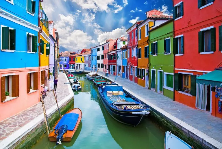 Venetië, kanaal van het eiland Burano