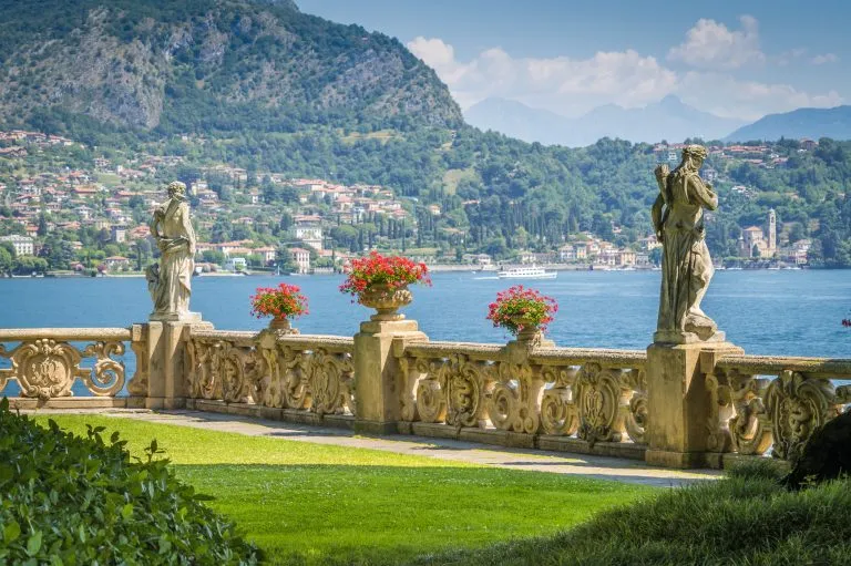 Villa del Balbianello, berühmte Villa in der Gemeinde Lenno, mit Blick auf den Comer See. Lombardei, Italien.
