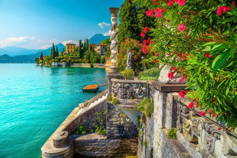 Comomeer met luxe villa's en spectaculaire tuinen, Varenna, Italië